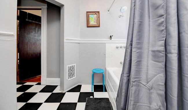 Building Photo - 705 Bryden Rd