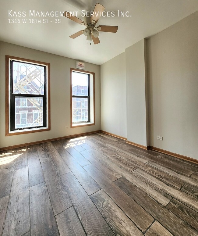 Building Photo - 1316 W 18th St