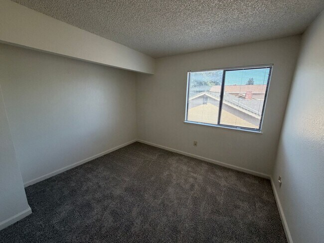 Building Photo - 872 Shellwood Way