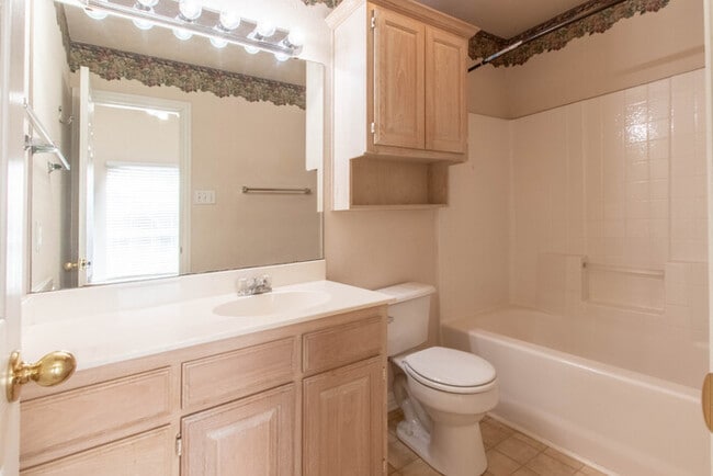 Building Photo - Withers Place Townhome!!