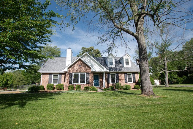 Primary Photo - Pet Friendly Four Bedroom on Exit 8!