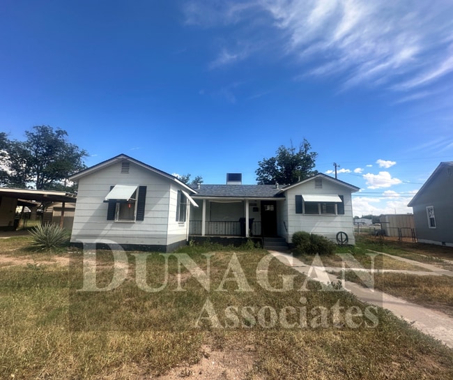 Primary Photo - 3 Bed 2 Bath near the Pecos River