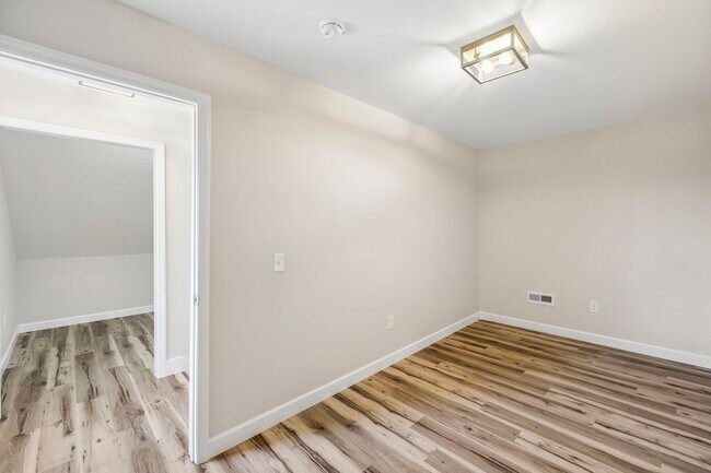 Building Photo - 211 Majestic Dr
