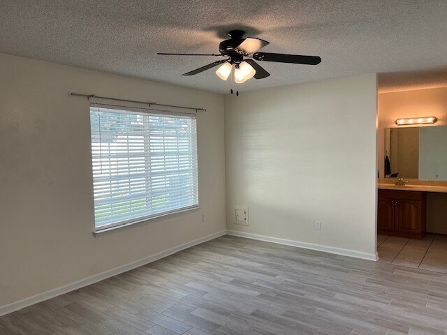 Building Photo - 1803 Foxlake Dr