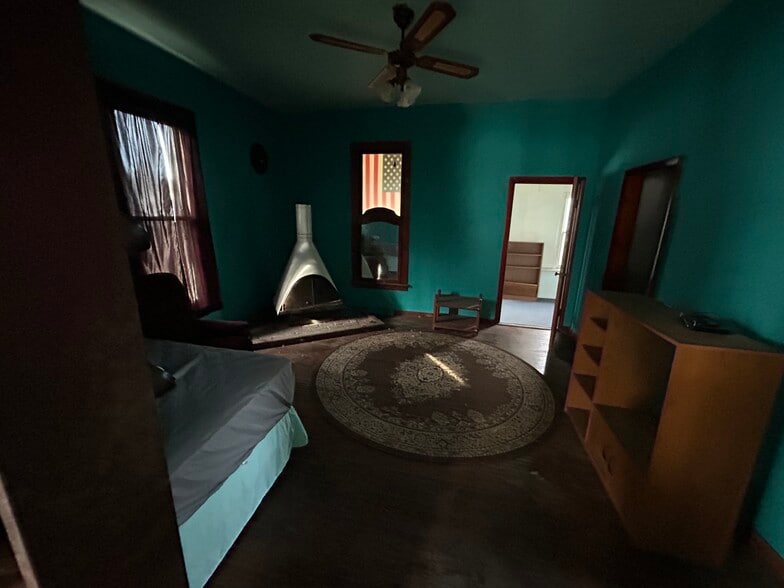 Building Photo - 112 W Winans St