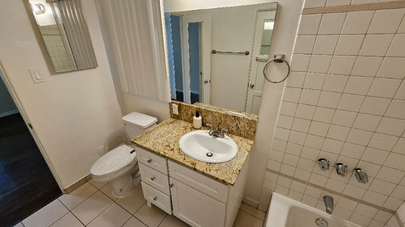 Building Photo - 519 N Gardner St