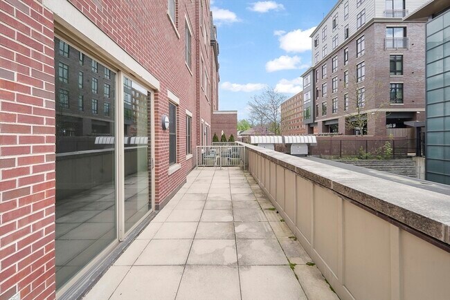 Building Photo - 116-128-128 Rantoul St