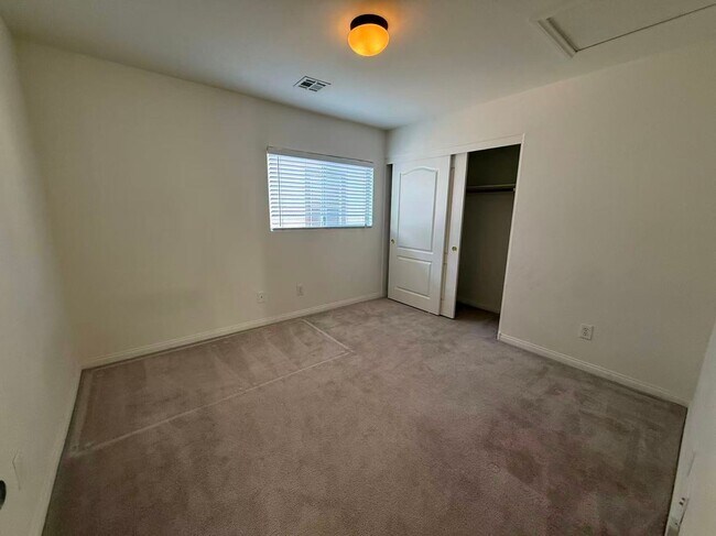 Building Photo - GORGEOUS 2-STORY HOME IN THE VISTAS