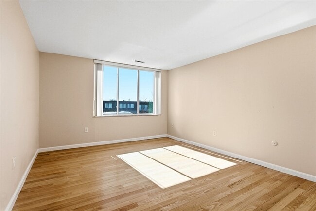 Building Photo - 1006 Paradise Rd