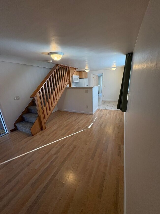 Building Photo - 550 Ray Ln