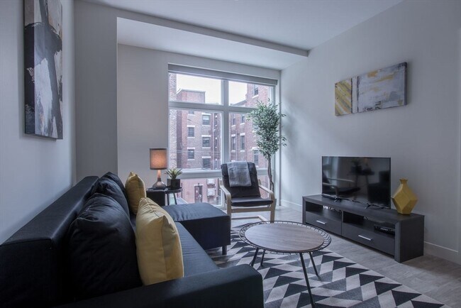 Building Photo - 900 Beacon St