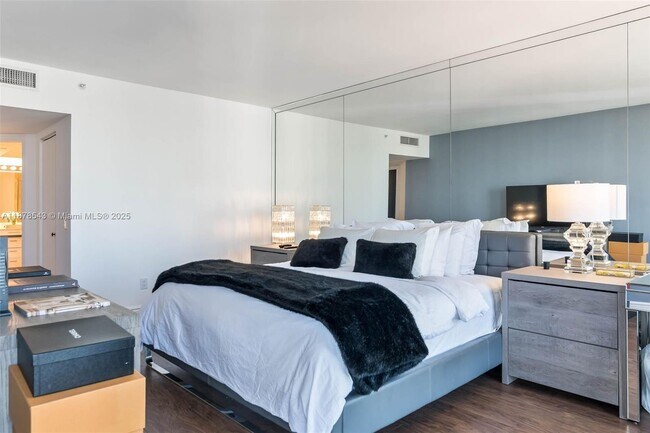 Building Photo - 21205 Yacht Club Dr