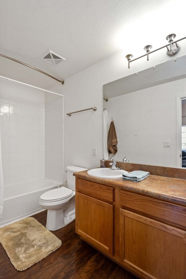 Building Photo - Three Bedroom Condo on the River