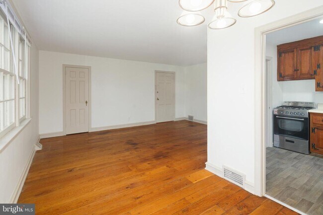 Building Photo - 2830 Midvale Ave
