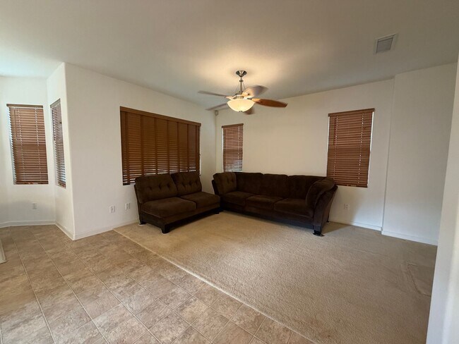 Building Photo - Spacious 4-Bedroom Ewa Beach Home with Den...