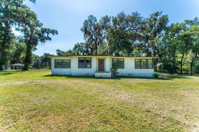 Building Photo - 6057 Fleetwood Rd