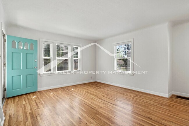 Building Photo - Charming Bungalow in Patty Jewett Neighborhood! 3bed, 2 bath, Enclosed yard, 1 car garage, carport