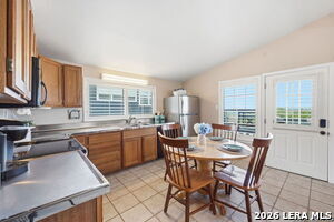 Building Photo - 2681 Lakeview Dr