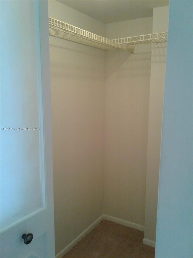 Building Photo - 3475 N Country Club Dr