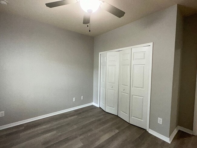 Building Photo - Sublease!   Lovely End Unit in Villas of West End LOOK!