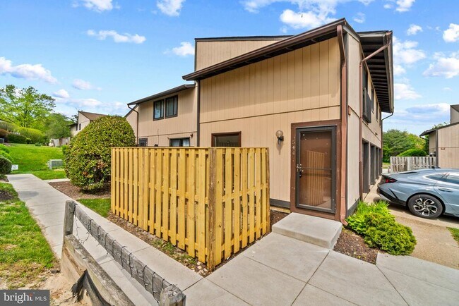 Building Photo - 544 Glen Ct