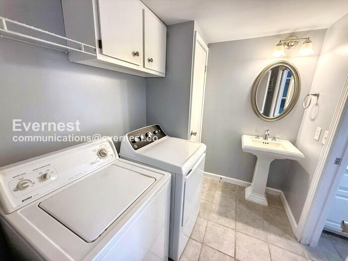 Building Photo - 5005 6th Ave S