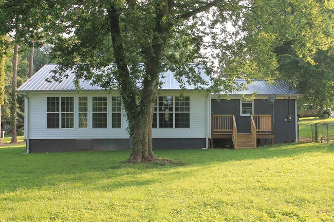 Building Photo - 2226 Windcrest Dr