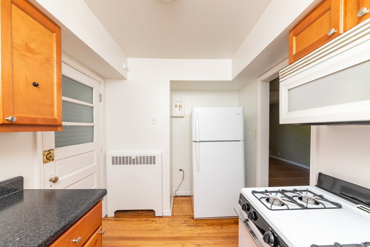 Building Photo - 235 Custer Ave