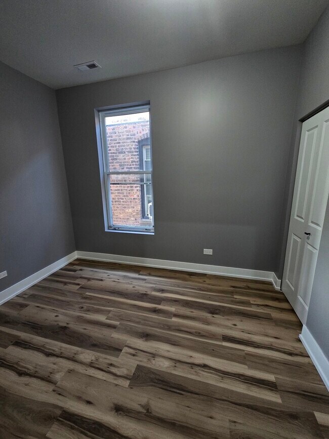 Building Photo - 3732 S Calumet Ave