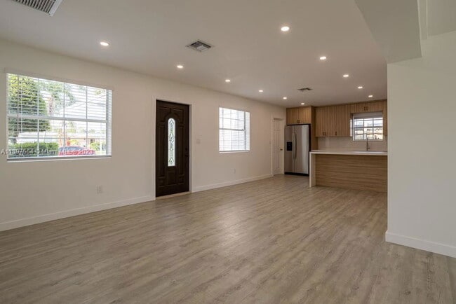 Building Photo - Hope Street, Hollywood, FL 33024 - 4 BR 2 BA Single-Family Home