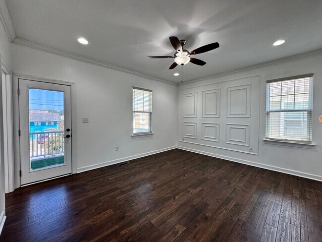 Building Photo - A Block From The Beaches! Ready 09-21-26! Oversized Parking Pad, Pet Friendly!