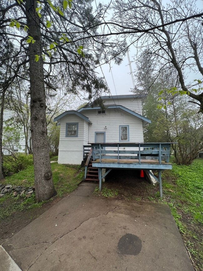 Building Photo - AVAILABLE JUNE 1st 2026 - 3 Bed 2 Bath Spacious Home near Campus