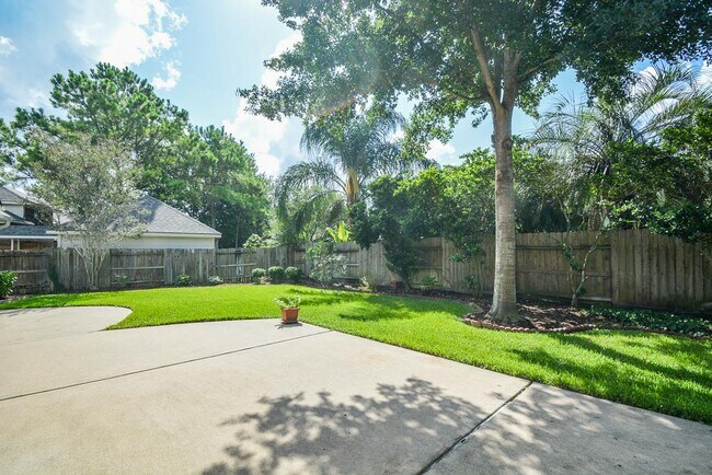 Building Photo - 910 Chinni Ct