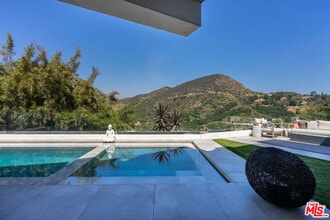 Building Photo - 3437 Troy Dr