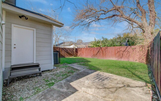 Building Photo - 3309 Webster St