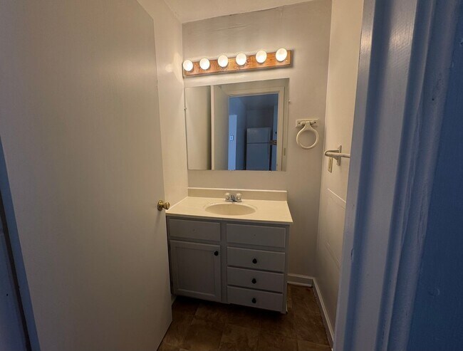 Building Photo - Chatham