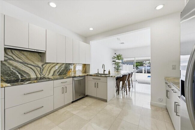 Building Photo - 4331 W Tradewinds Ave