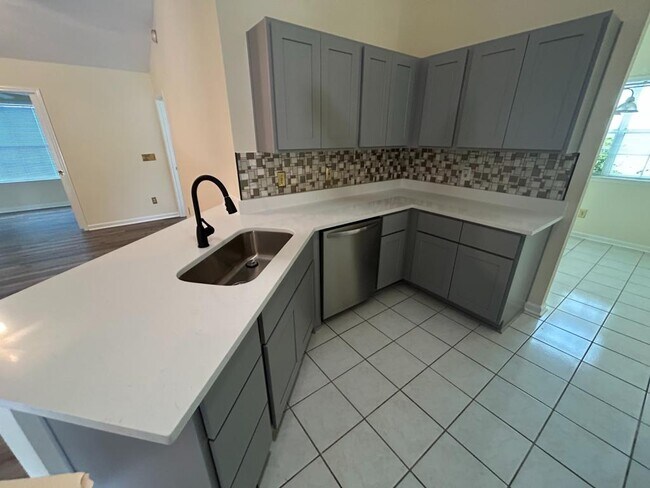 Building Photo - 1201 Formby Ct