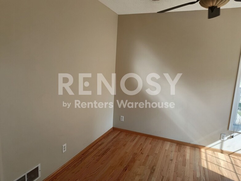 Building Photo - 15284 Florist Cir