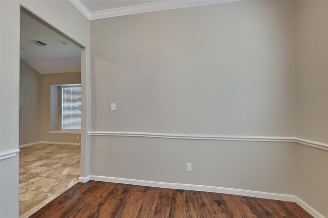 Building Photo - 15610 Forest Run Dr