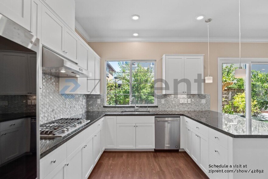 Building Photo - 39794 Tomcod St