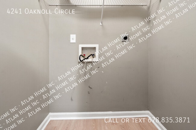 Building Photo - 4241 Oaknoll Cir