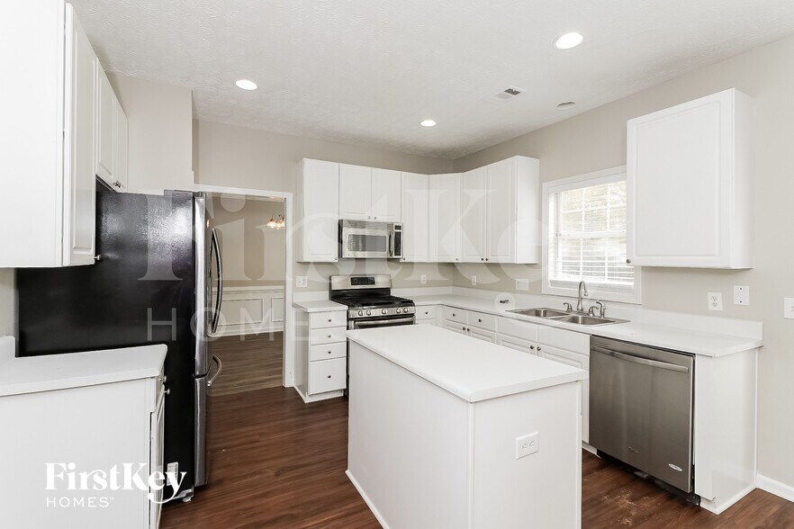 Building Photo - 1455 Chamirey Dr SW