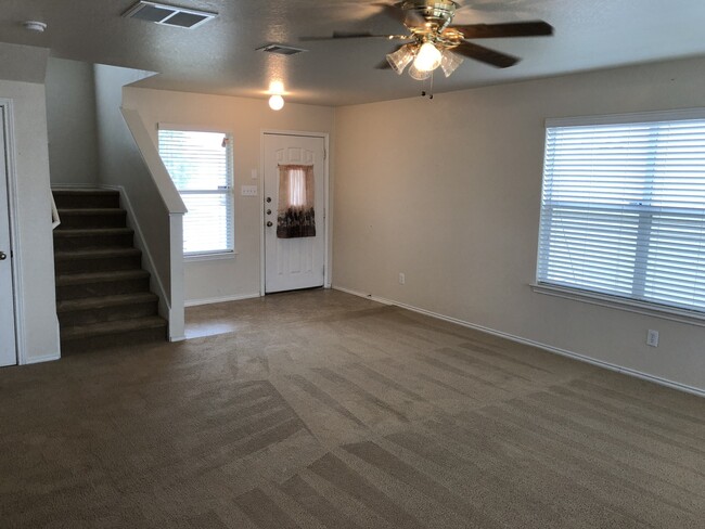 Building Photo - SPACIOUS 3 BEDROOM FEATURING 2 LIVING AREA...