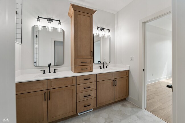 Building Photo - 5123 Oak Rdg Pl
