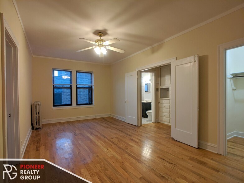Building Photo - 4857 N Damen Ave