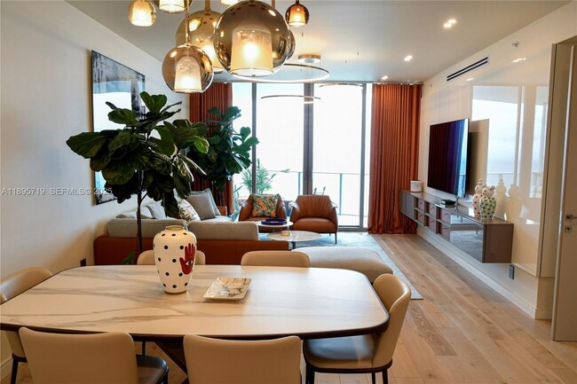 Building Photo - 15701 Collins Ave