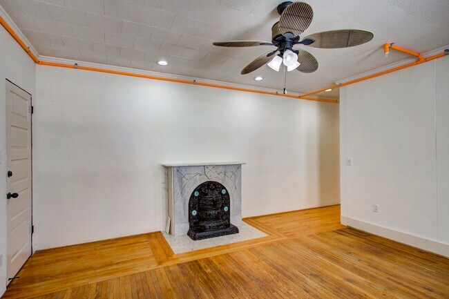 Building Photo - 513 Locust St