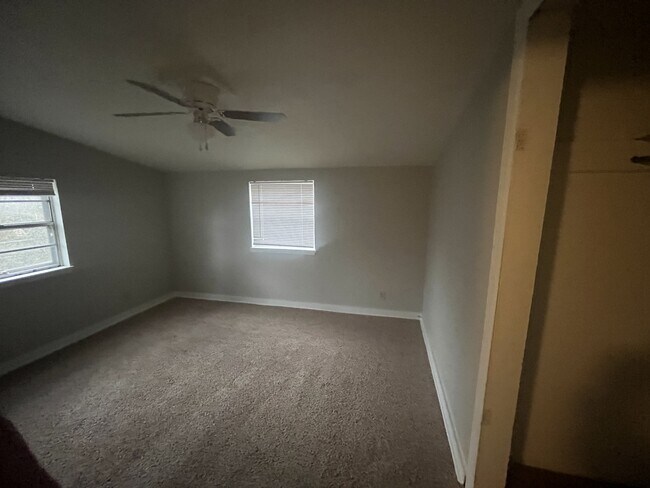 Building Photo - 117 Roosevelt Cir