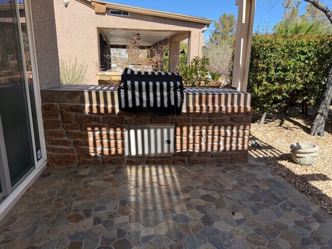 Building Photo - Sun City Charmer!